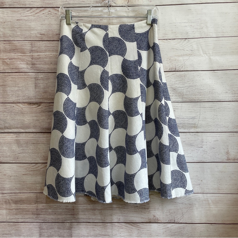 TRINA TURK GEOMETRIC PRINTโ SKIRT IN NAVY BLUE AND WHITE